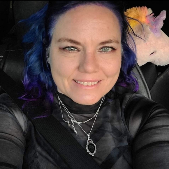 Meet your Posher, Jennifer - Picture 1 of 16